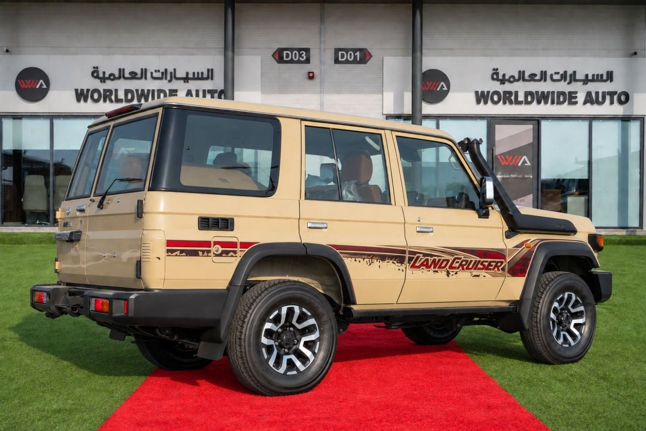 Toyota Land Cruiser 70 4.0 л 2026 г. Бежевый