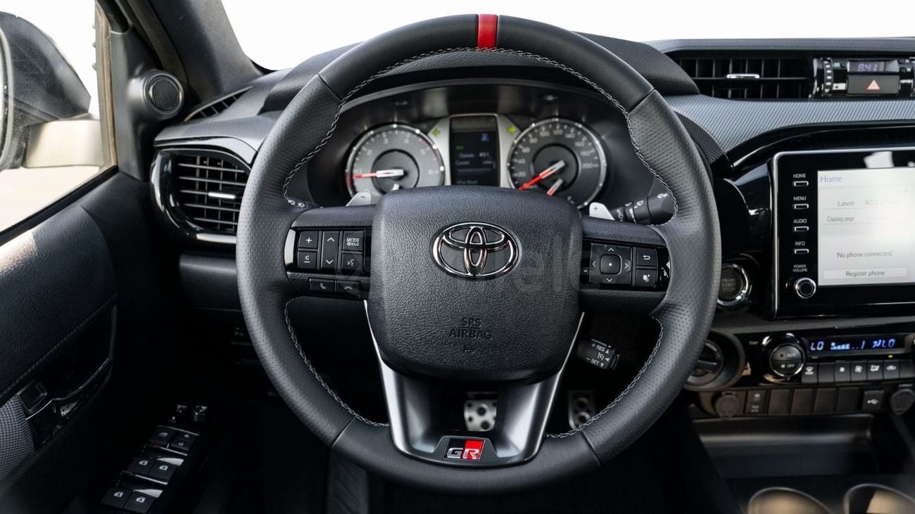 Toyota Hilux 2.8 л 2026 г. Белый