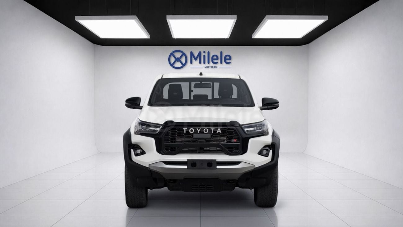 Toyota Hilux 2.8 л 2026 г. Белый