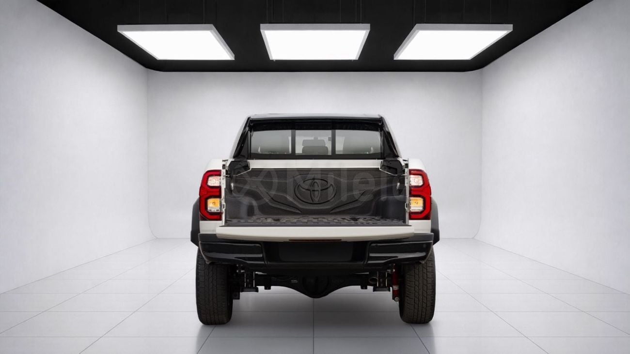 Toyota Hilux 2.8 л 2026 г. Белый