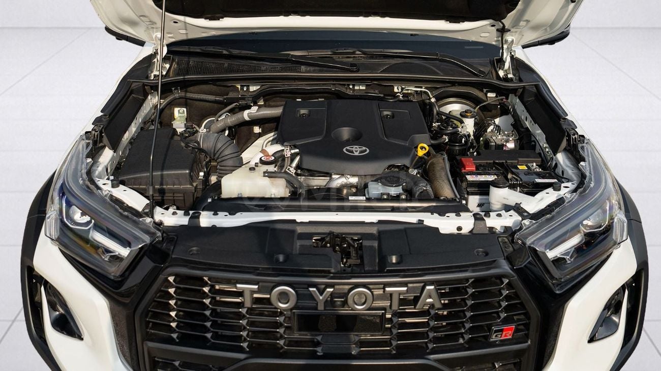 Toyota Hilux 2.8 л 2026 г. Белый