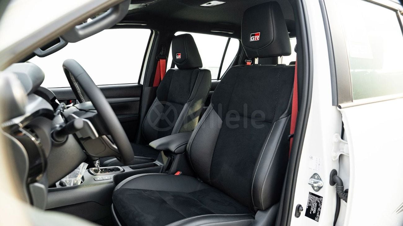 Toyota Hilux 2.8 л 2026 г. Белый