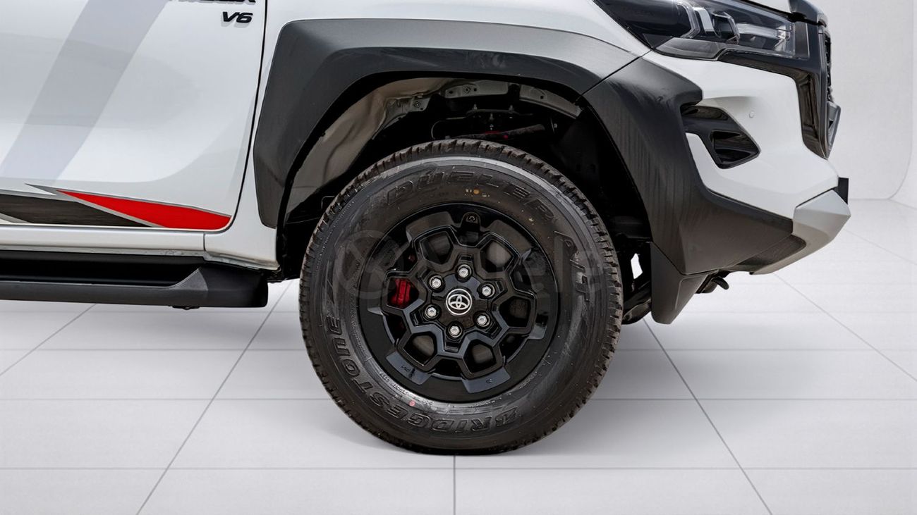 Toyota Hilux 4.0 л 2026 г. Белый