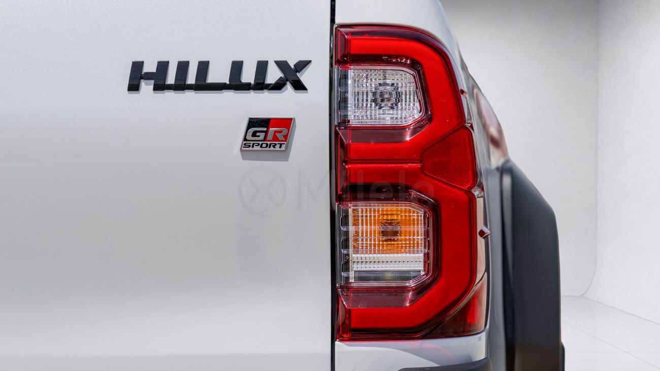 Toyota Hilux 4.0 л 2026 г. Белый