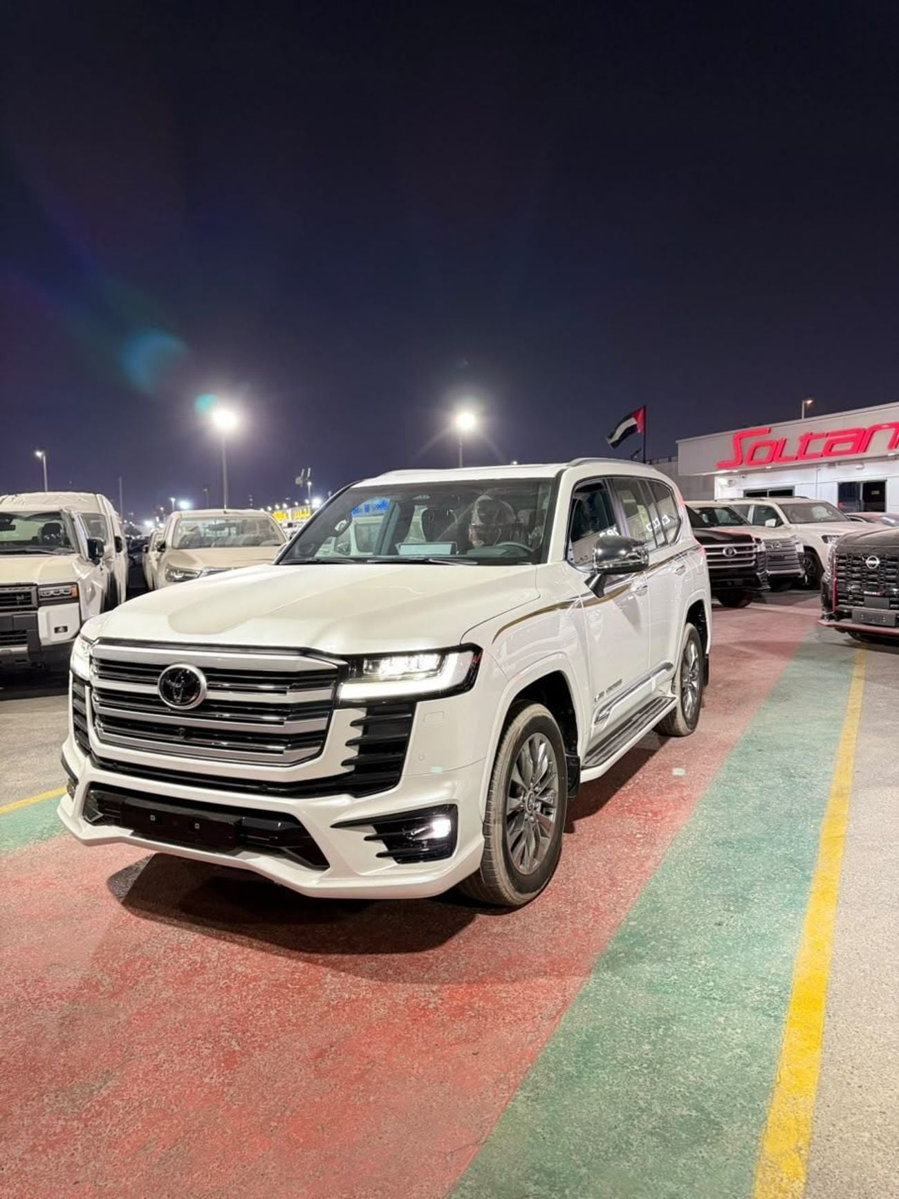 Toyota Land Cruiser 3.5 л 2026 г. Белый