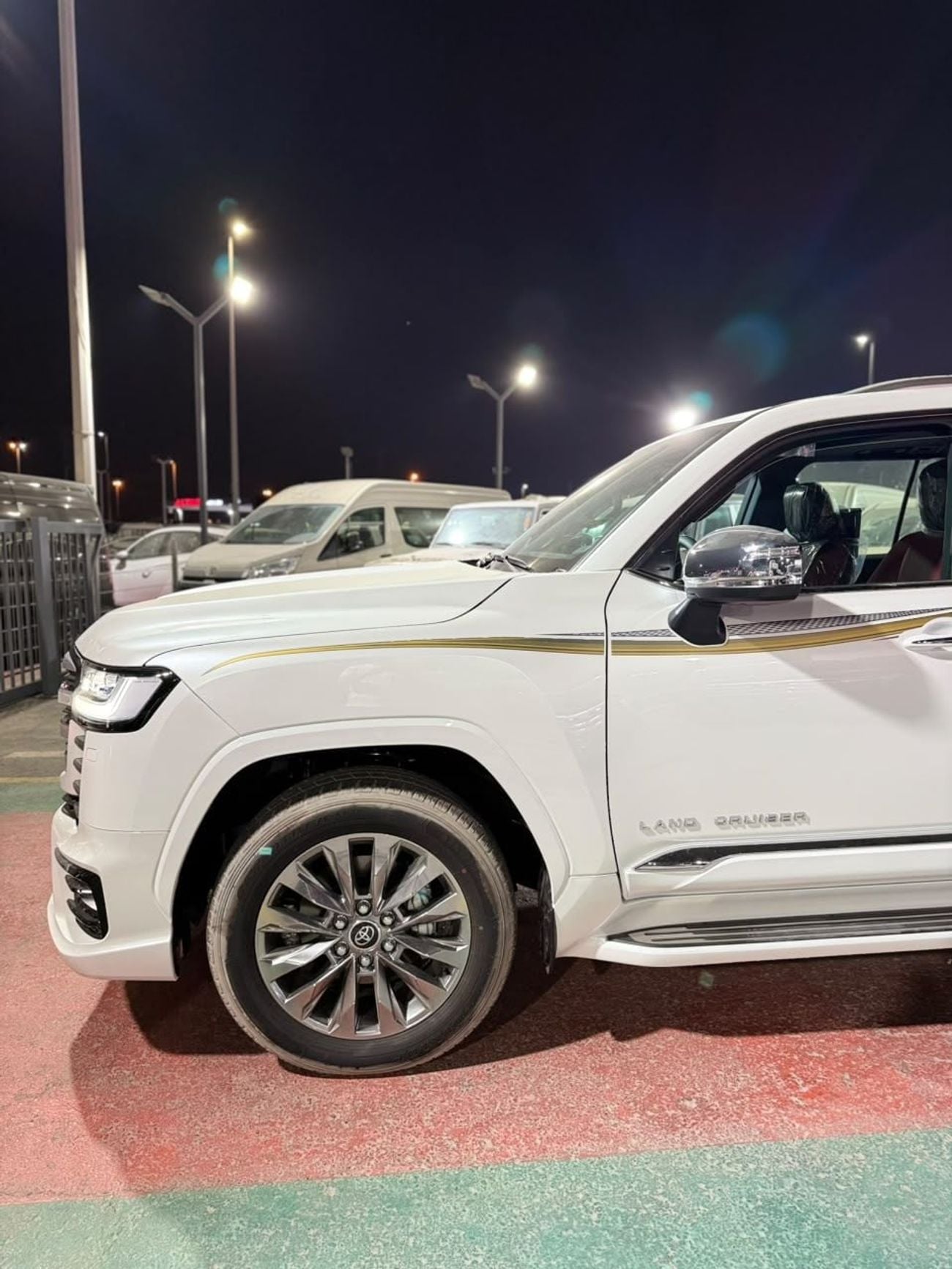 Toyota Land Cruiser 3.5 л 2026 г. Белый