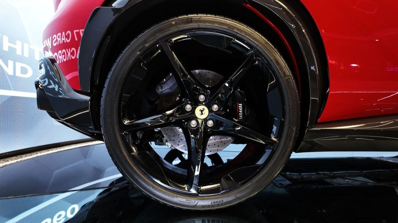 Ferrari Purosangue 6.5 л 2026 г. Красный