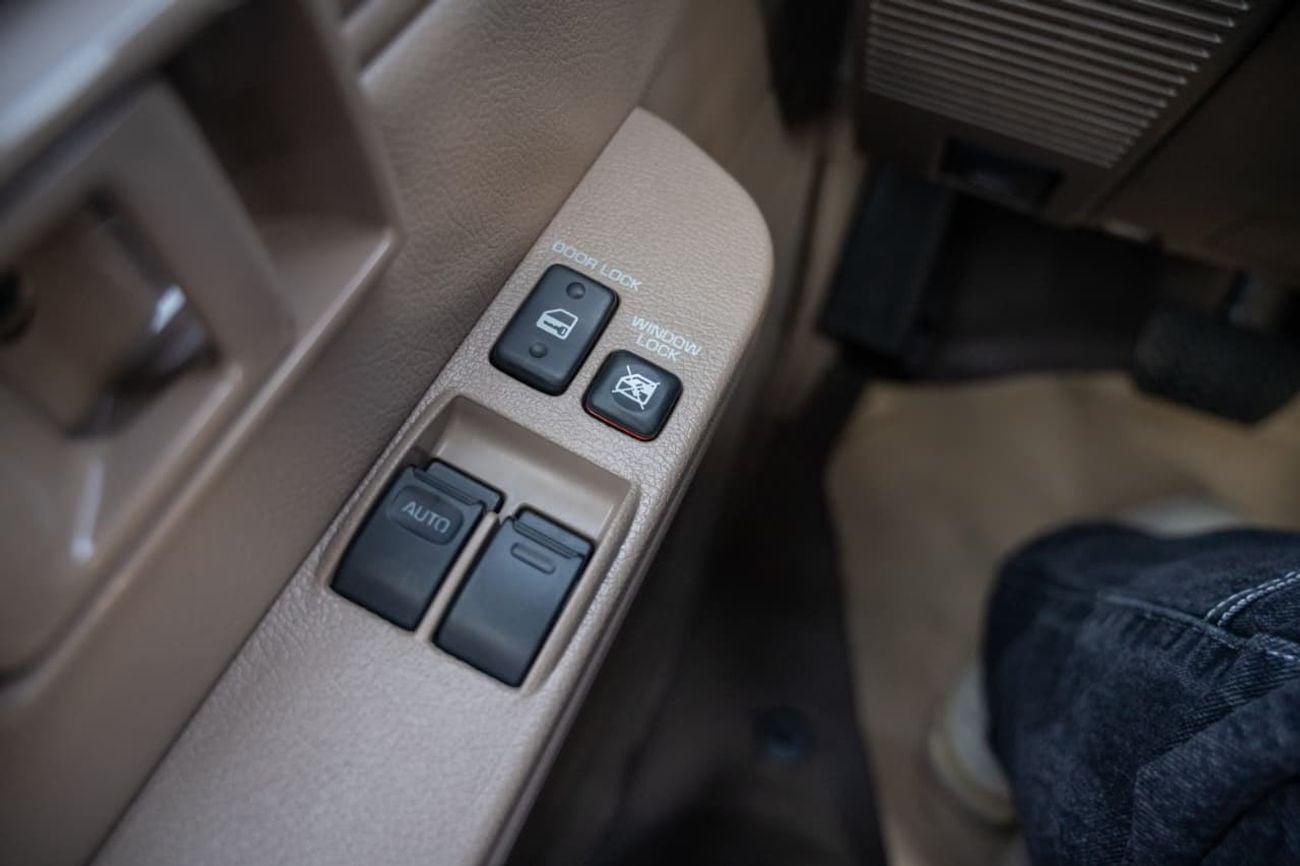 Toyota Land Cruiser Pickup 70 4.0 л 2026 г. Бежевый