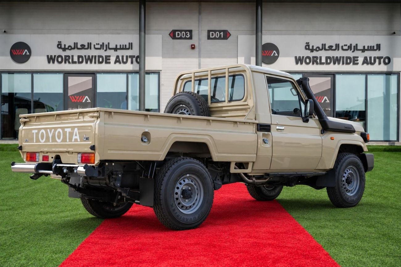 Toyota Land Cruiser Pickup 70 4.0 л 2026 г. Бежевый