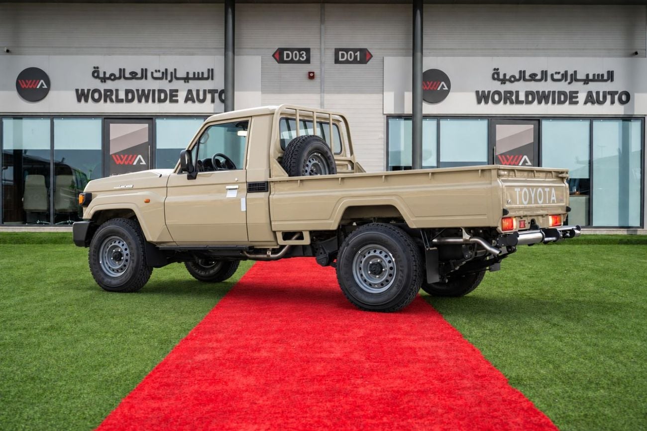 Toyota Land Cruiser Pickup 70 4.0 л 2026 г. Бежевый