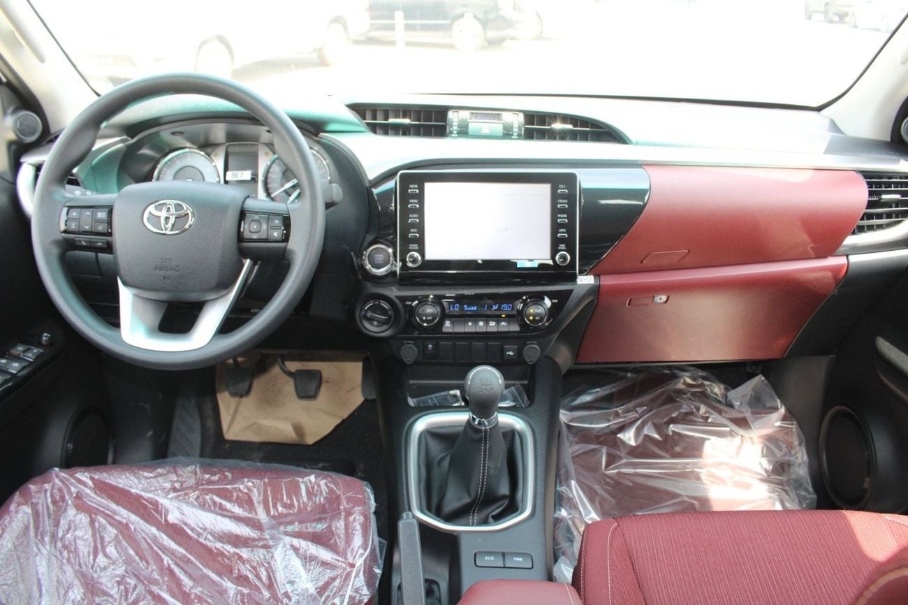 Toyota Hilux 2.7 л 2026 г. Белый