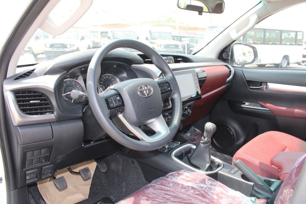 Toyota Hilux 2.7 л 2026 г. Белый