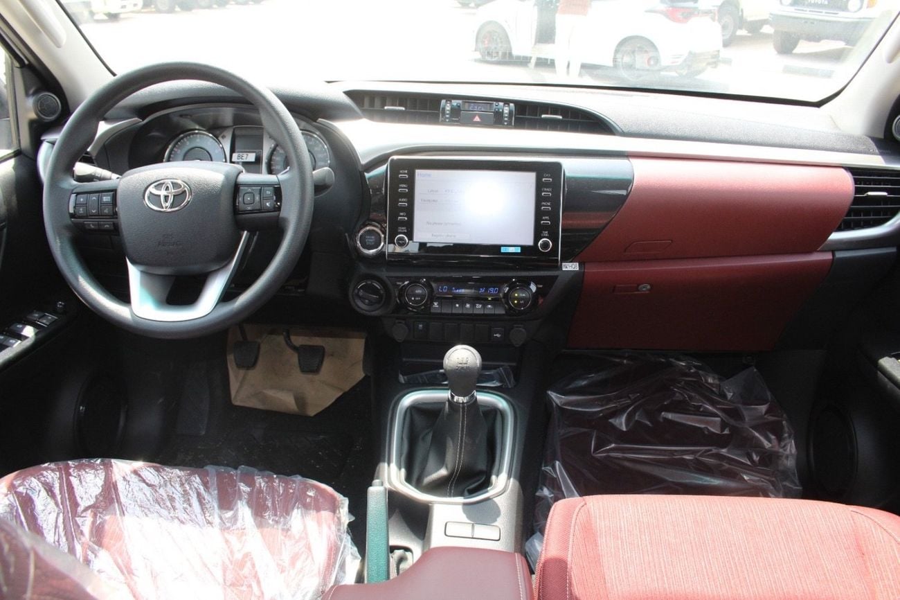 Toyota Hilux 2.7 л 2026 г. Белый