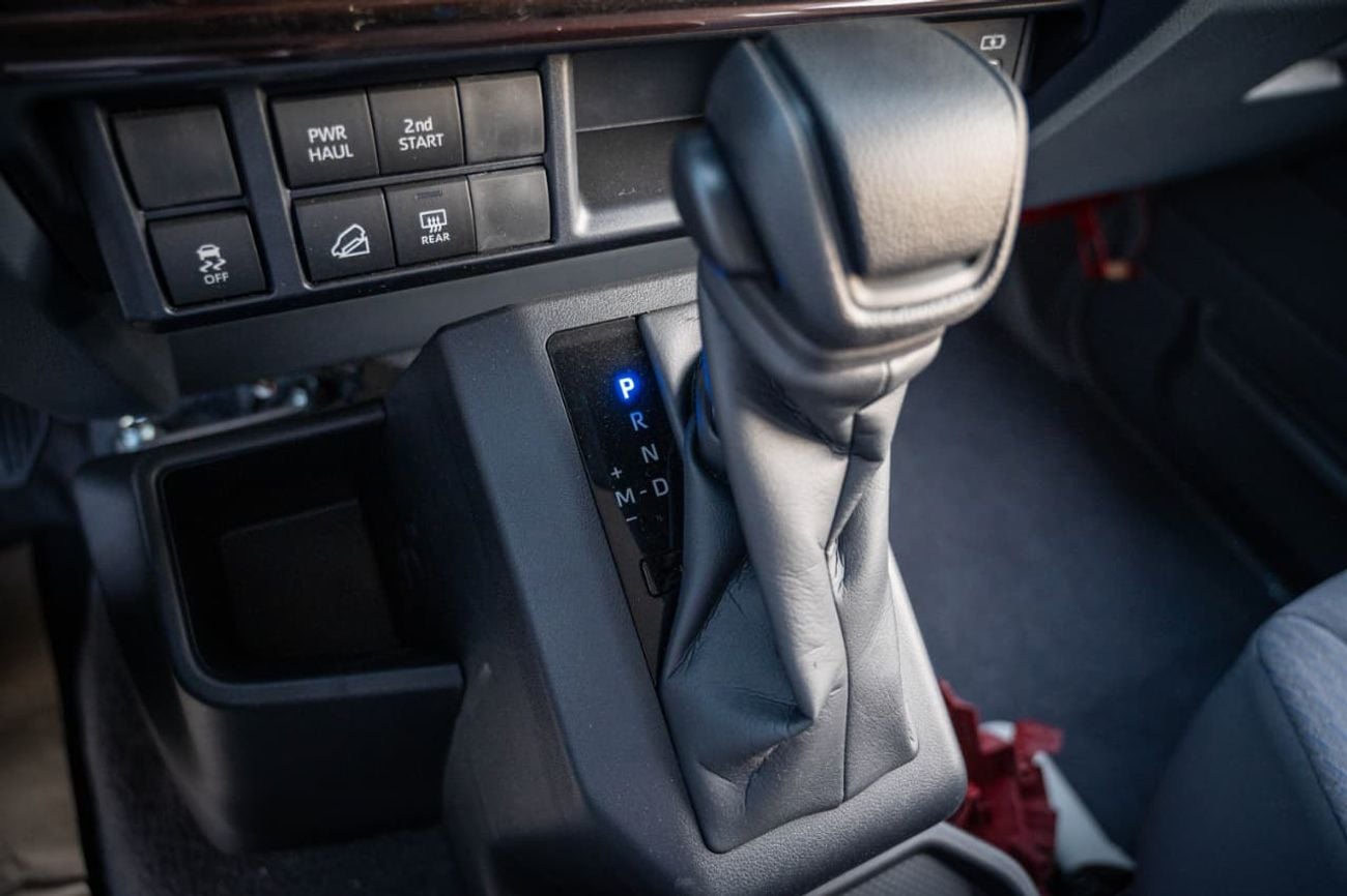 Toyota Land Cruiser 2.8 л 2025 г. Белый