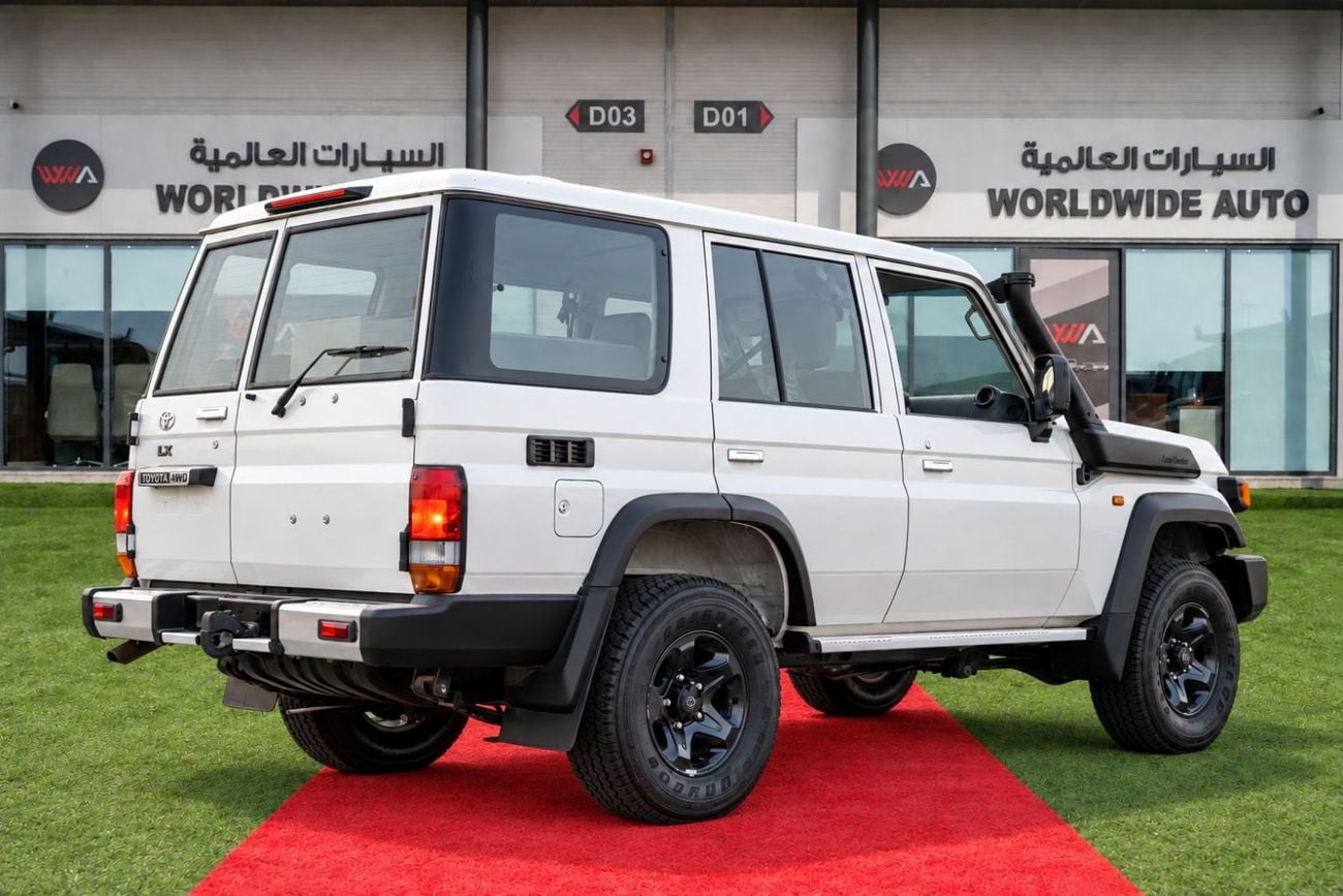 Toyota Land Cruiser 2.8 л 2025 г. Белый