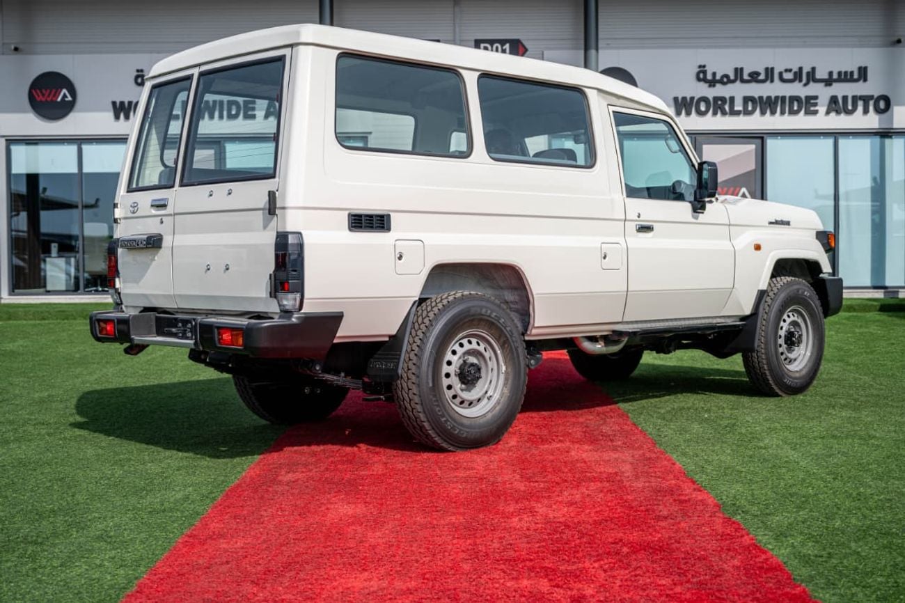 Toyota Land Cruiser 70 2.8 л 2026 г. Белый