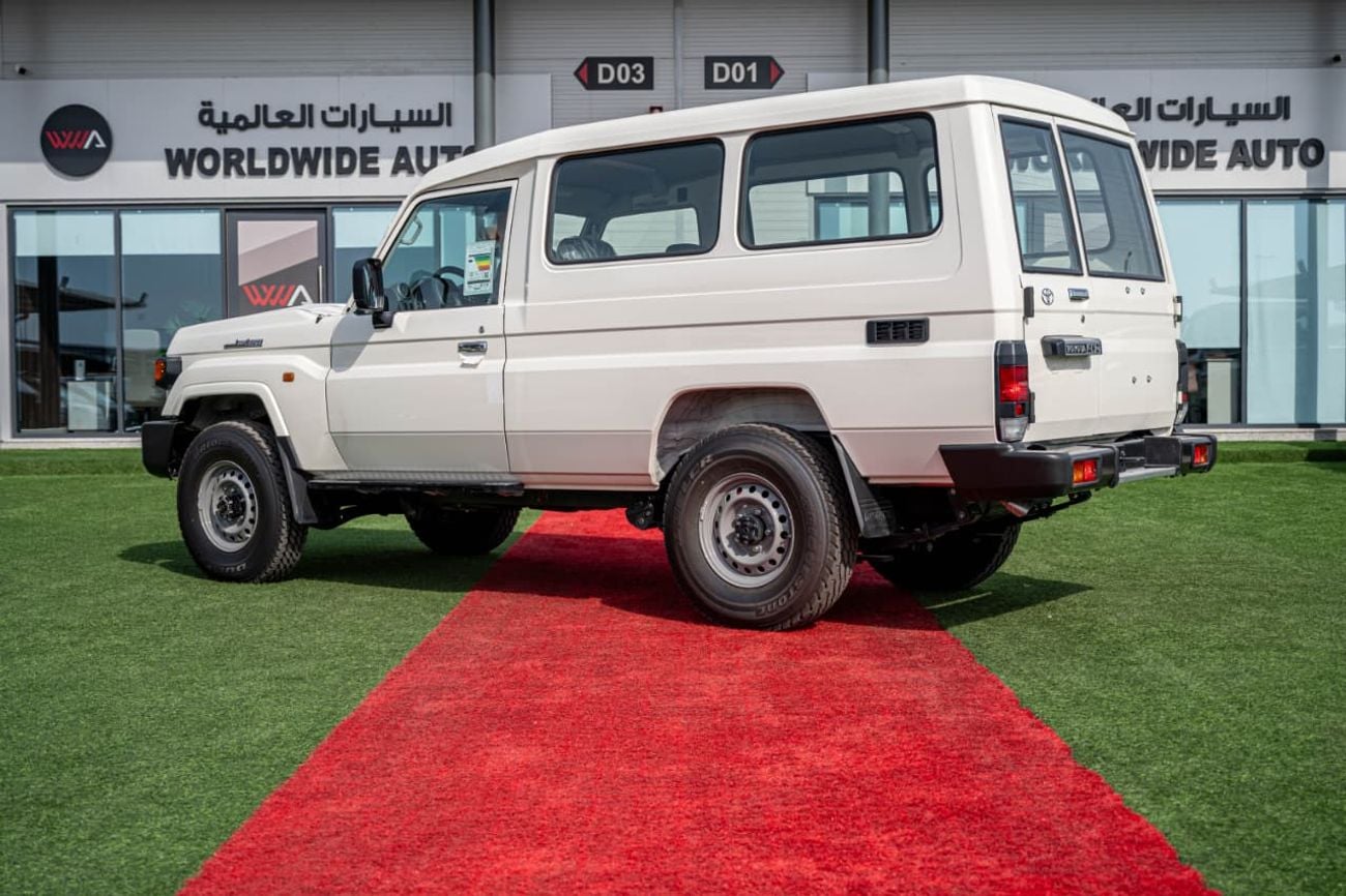 Toyota Land Cruiser 70 2.8 л 2026 г. Белый