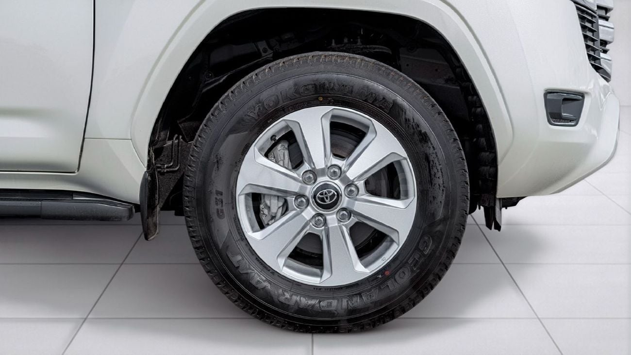 Toyota Land Cruiser 4.0 л 2026 г. Белый