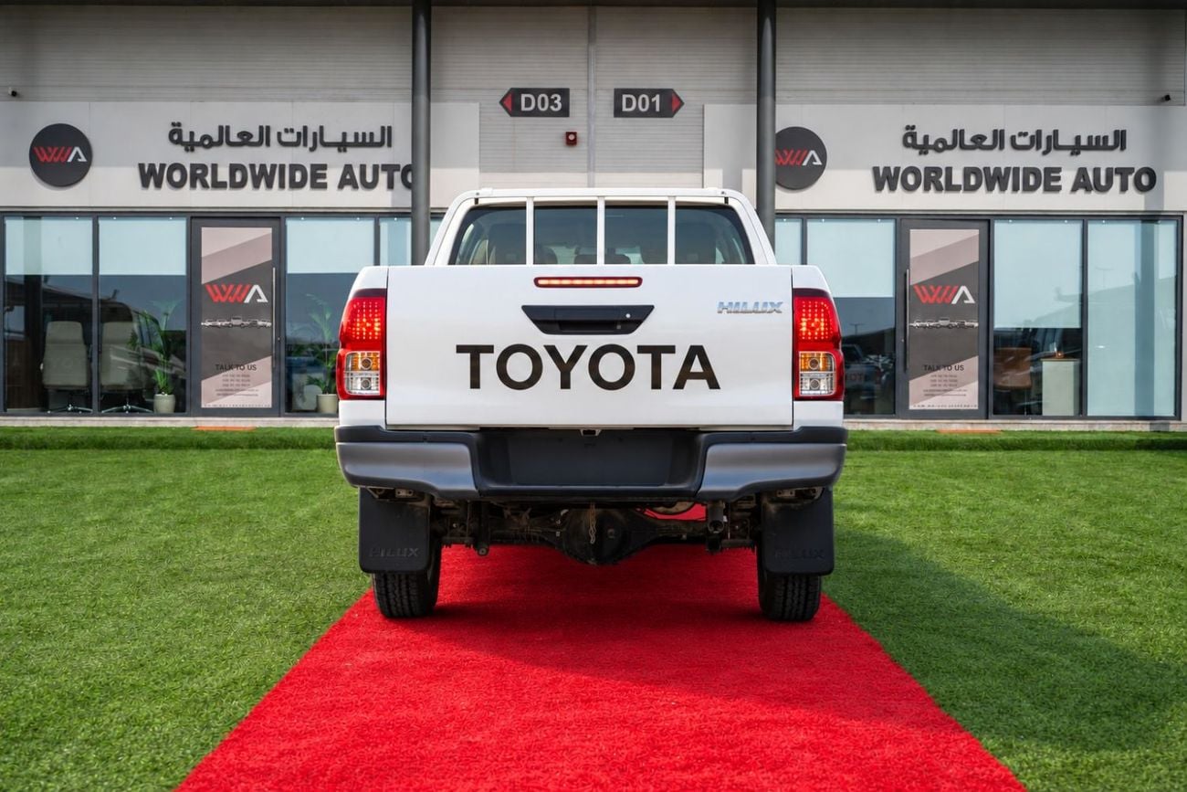 Toyota Hilux 2.7 л 2024 г. Белый
