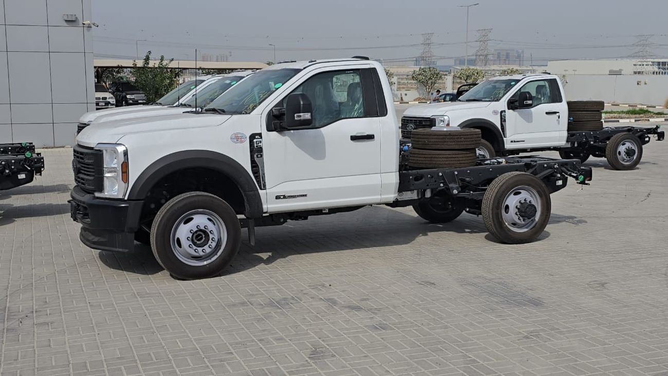 Ford F-550 6.7 л 2026 г. Белый