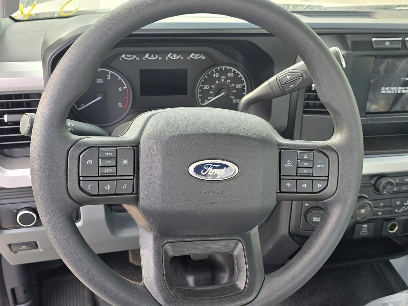 Ford F-550 6.7 л 2026 г. Белый