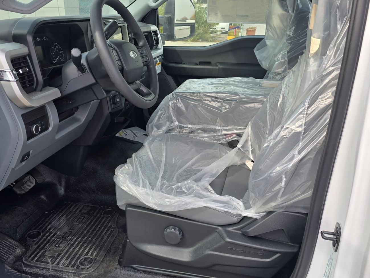 Ford F-550 6.7 л 2026 г. Белый