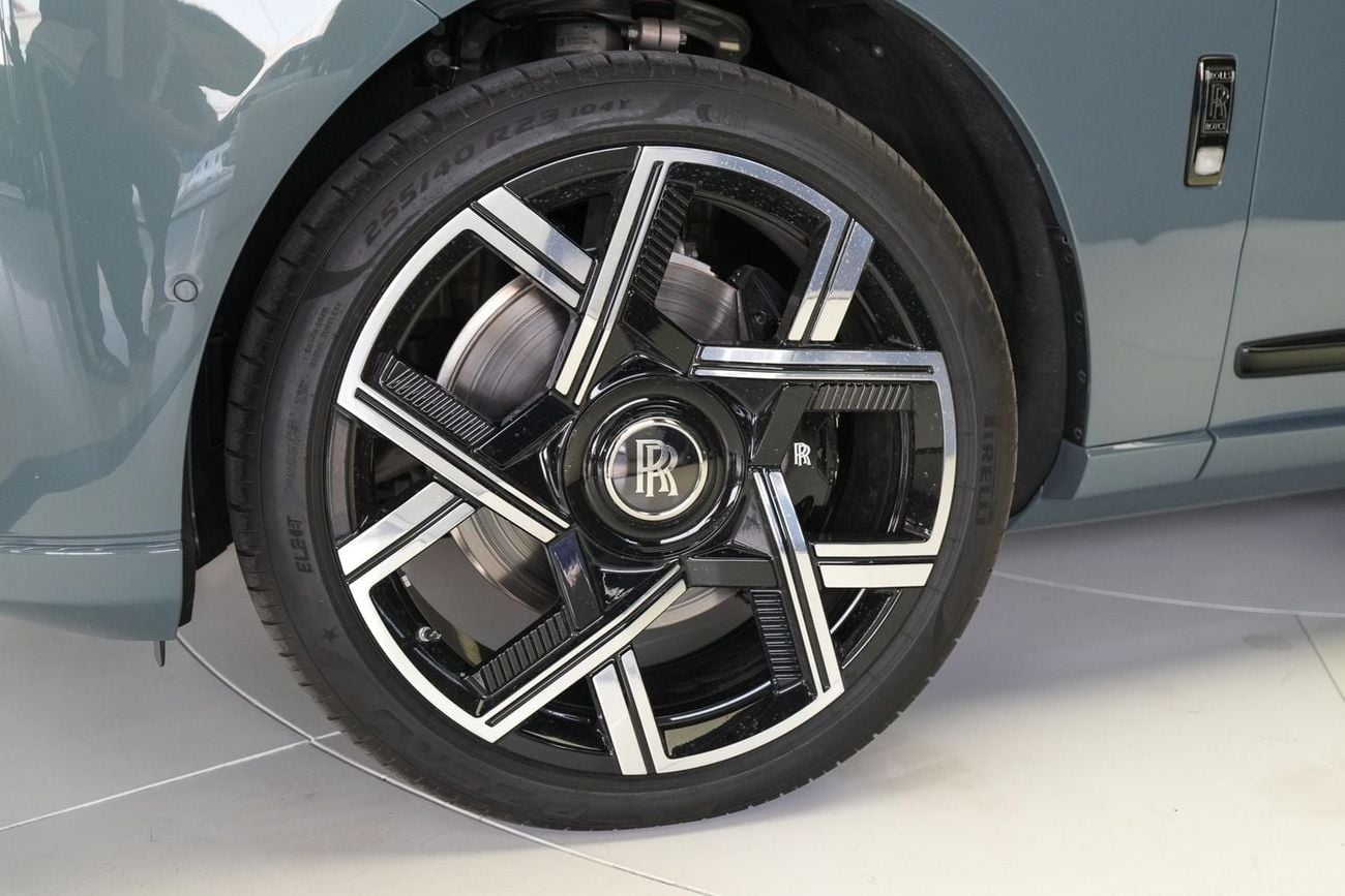 Rolls Royce Cullinan 6.8 л 2026 г. Серый