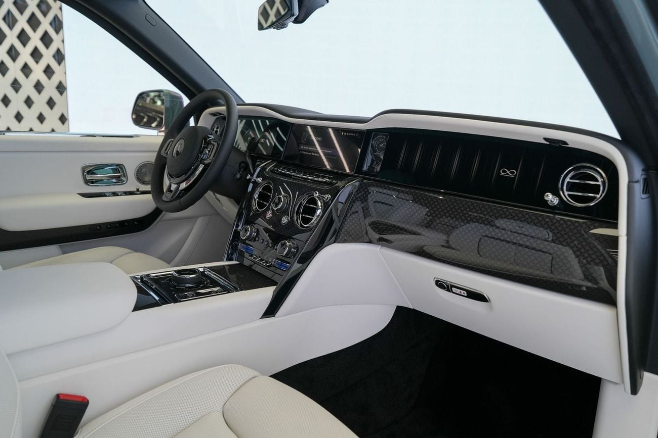 Rolls Royce Cullinan 6.8 л 2026 г. Серый