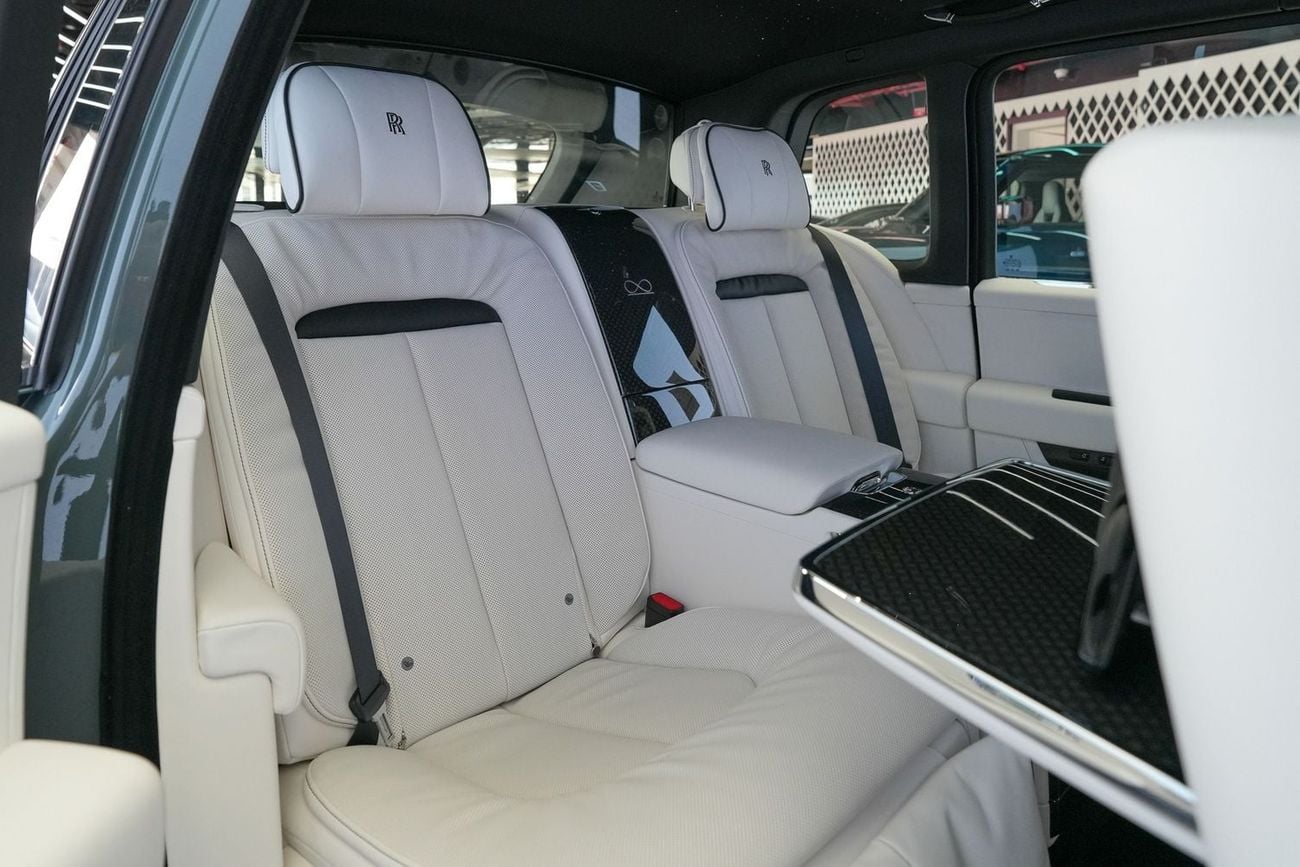 Rolls Royce Cullinan 6.8 л 2026 г. Серый