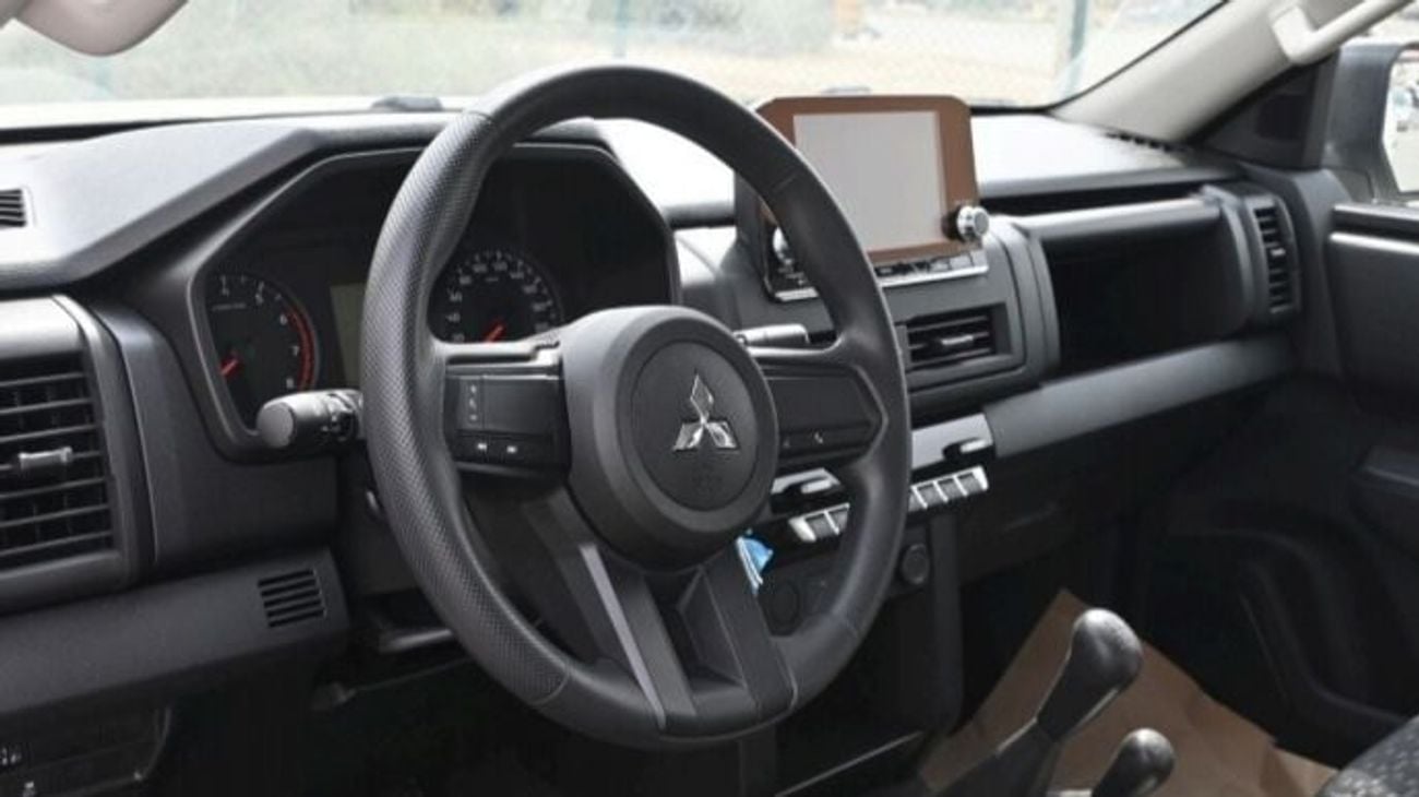 Mitsubishi L200 2.4 л 2027 г. Чёрный