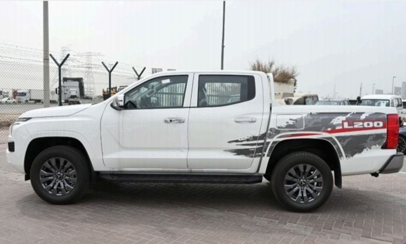 Mitsubishi L200 2.4 л 2027 г. Чёрный