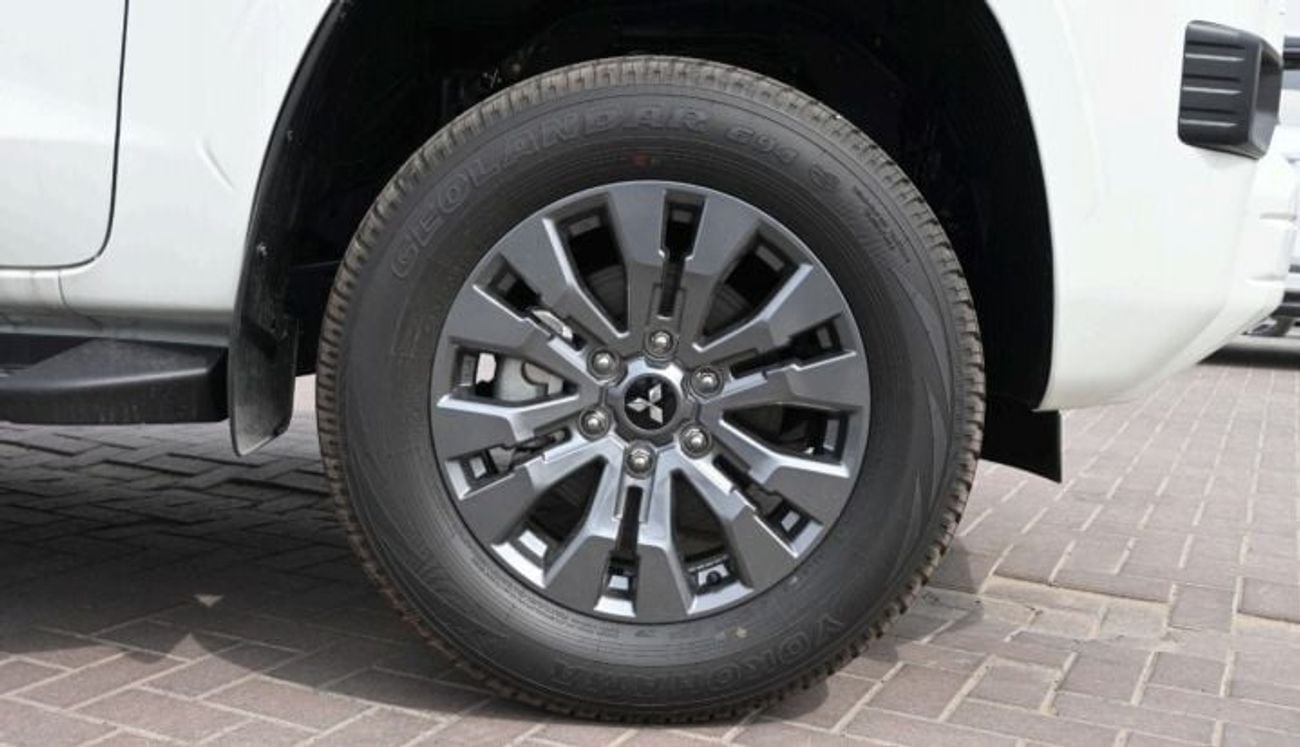 Mitsubishi L200 2.4 л 2027 г. Чёрный