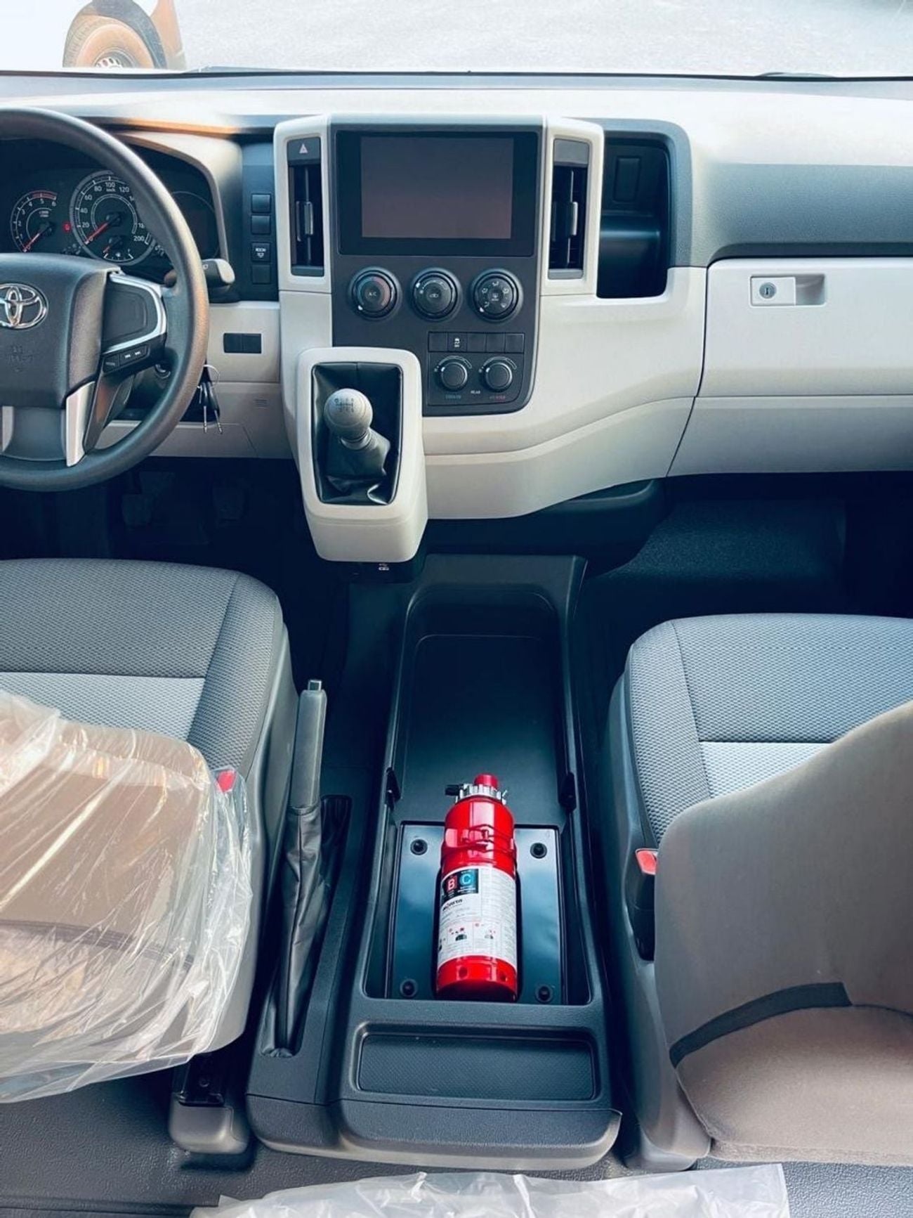 Toyota Hiace 2.8 л 2026 г. Белый