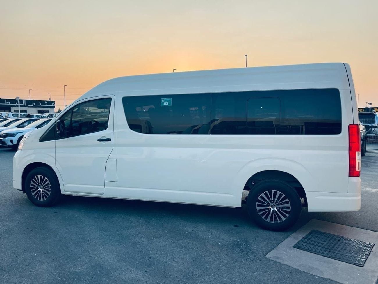 Toyota Hiace 2.8 л 2026 г. Белый