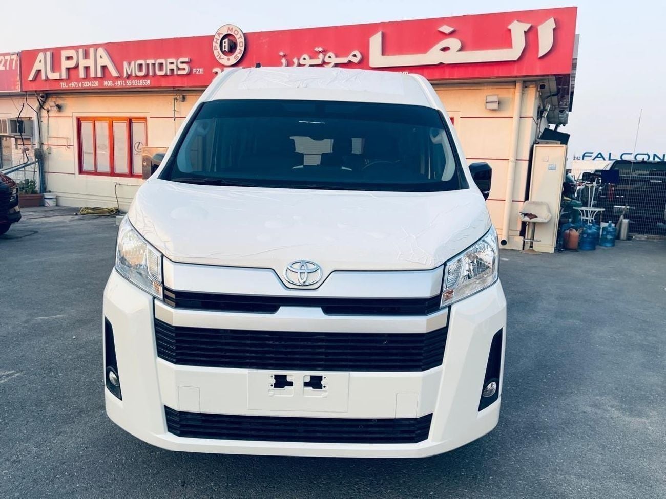 Toyota Hiace 2.8 л 2026 г. Белый