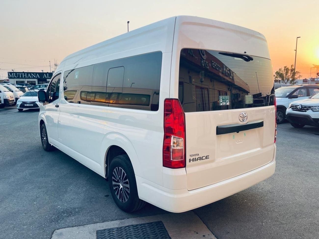 Toyota Hiace 2.8 л 2026 г. Белый