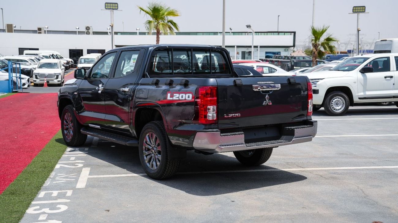 Mitsubishi L200 2.5 л 2026 г. Серый