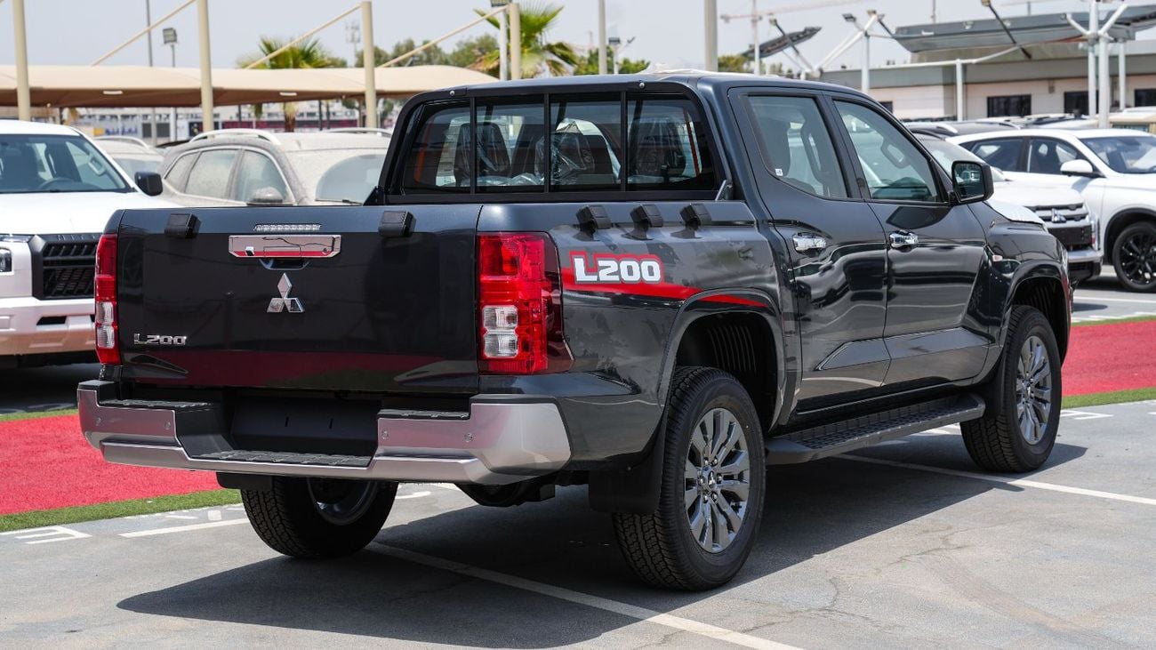 Mitsubishi L200 2.5 л 2026 г. Серый