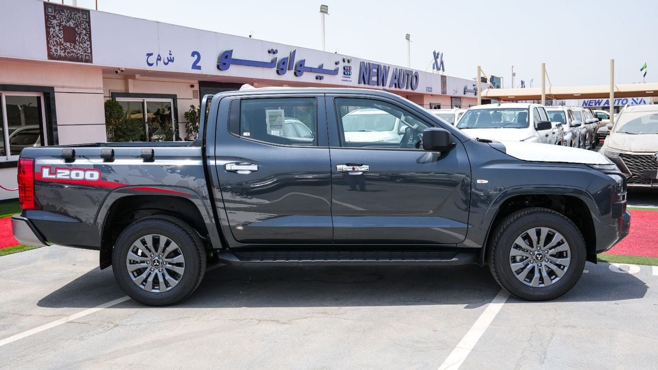 Mitsubishi L200 2.5 л 2026 г. Серый