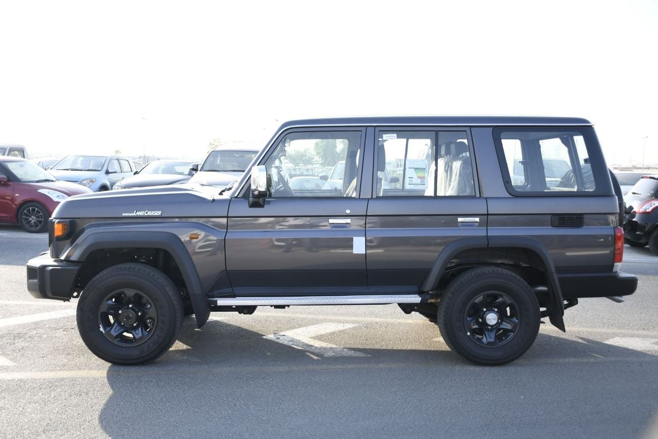 Toyota Land Cruiser 70 4.0 л 2026 г. Серый