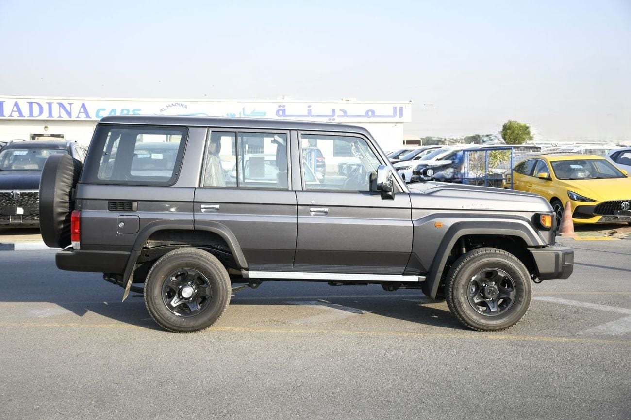 Toyota Land Cruiser 70 4.0 л 2026 г. Серый