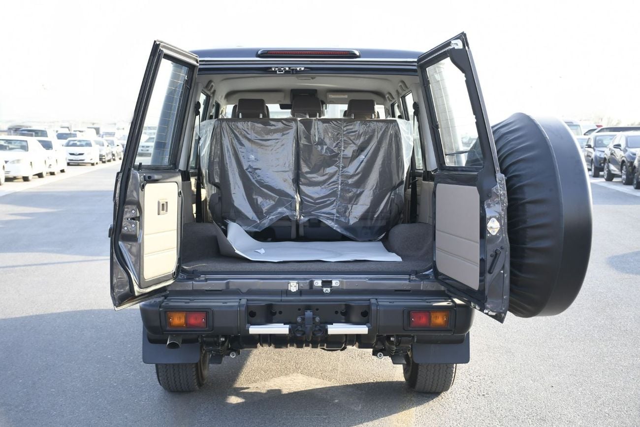 Toyota Land Cruiser 70 4.0 л 2026 г. Серый