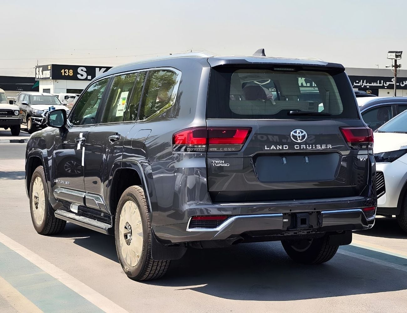 Toyota Land Cruiser 3.5 л 2026 г. Серый