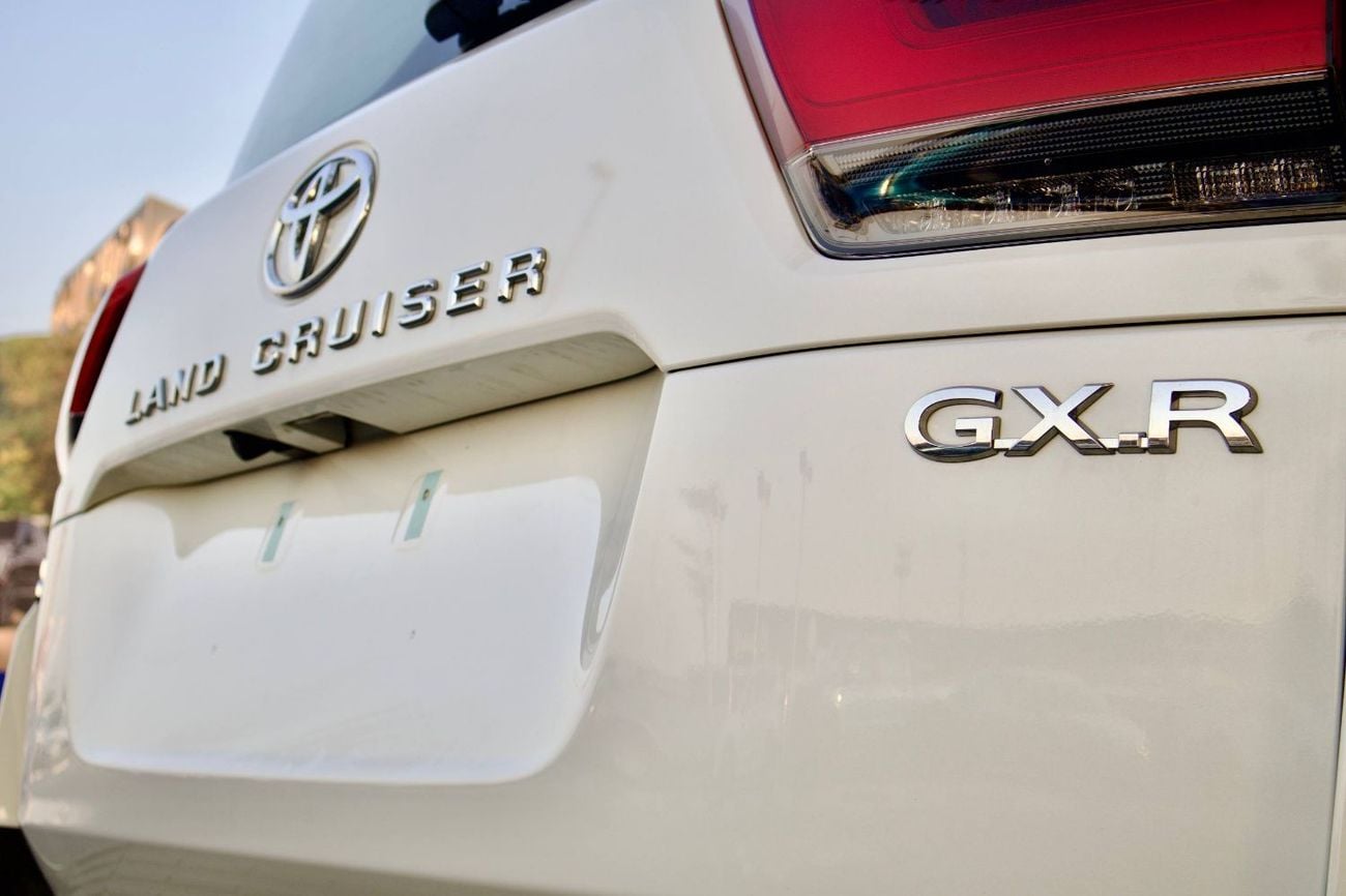 Toyota Land Cruiser 3.5 л 2026 г. Белый