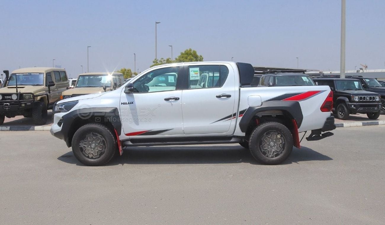 Toyota Hilux 2.8 л 2026 г. Белый