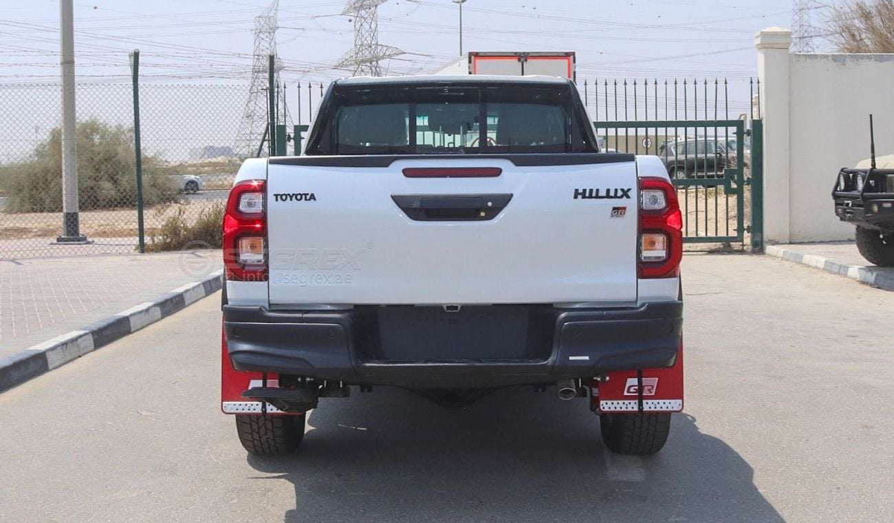 Toyota Hilux 2.8 л 2026 г. Белый