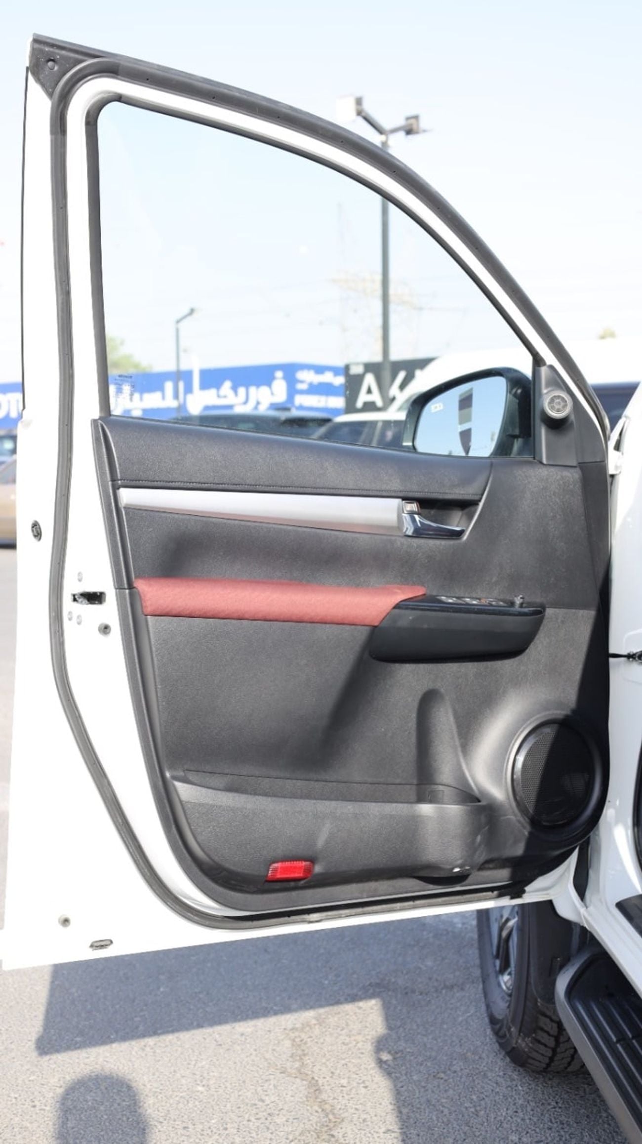 Toyota Hilux 2.7 л 2026 г. Белый