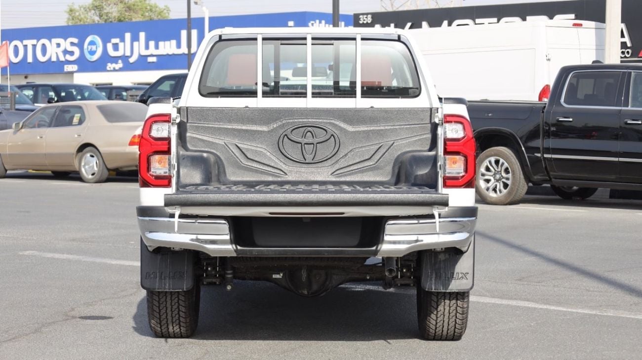 Toyota Hilux 2.7 л 2026 г. Белый