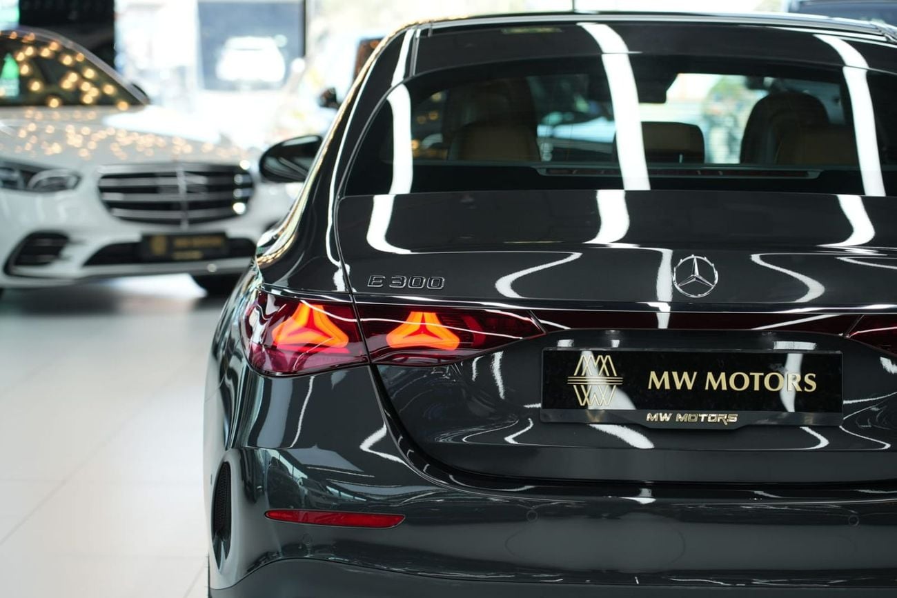 Mercedes Benz E300 2.0 л 2026 г. Серый