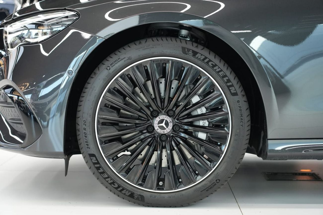 Mercedes Benz E300 2.0 л 2026 г. Серый